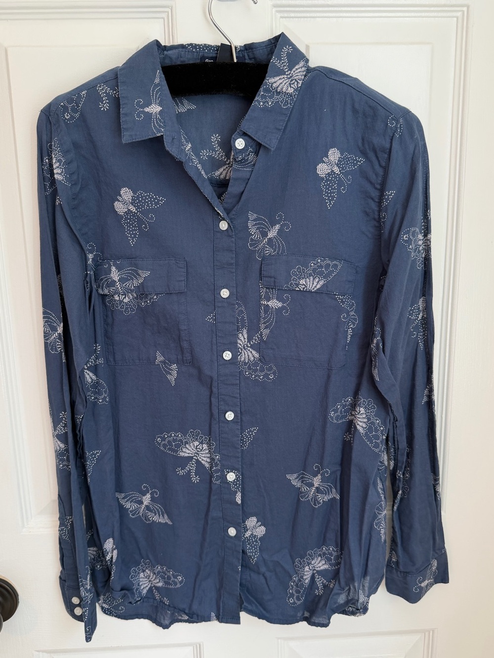 🦋 GAP Navy Blue Butterfly Print Button-Down Shirt Small